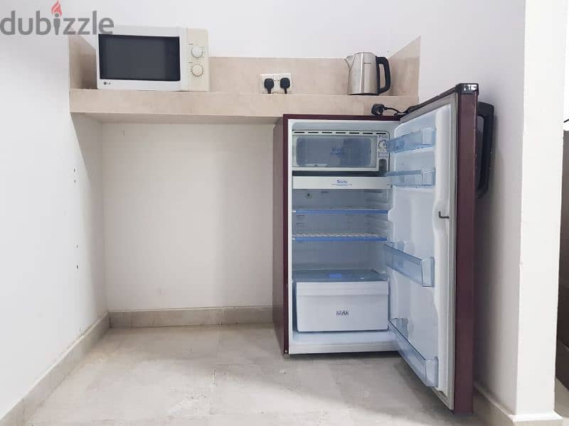 استوديو للإيجار في  العذيبة Furnished Studio for rent in Al-aziba 3