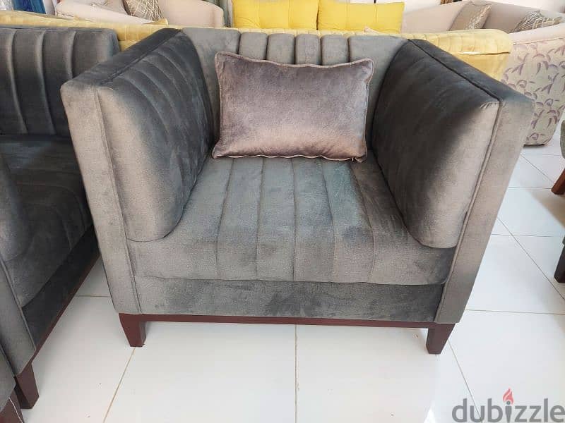 special offer new sofa 8th seater with table  320 rial. 4