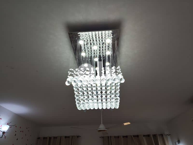 Chandelier Light new in condition 2