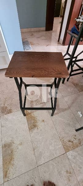 Dining table in excellent condition 3