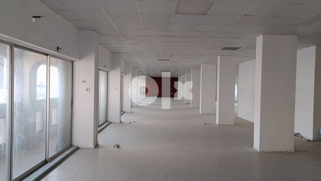 Showroom space available in CBD area 1