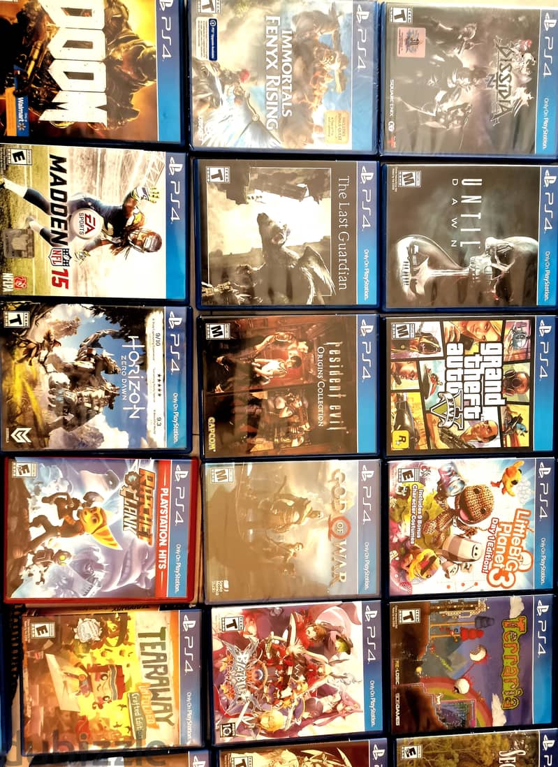PS4 with 90  games + 3 Conteollers 3