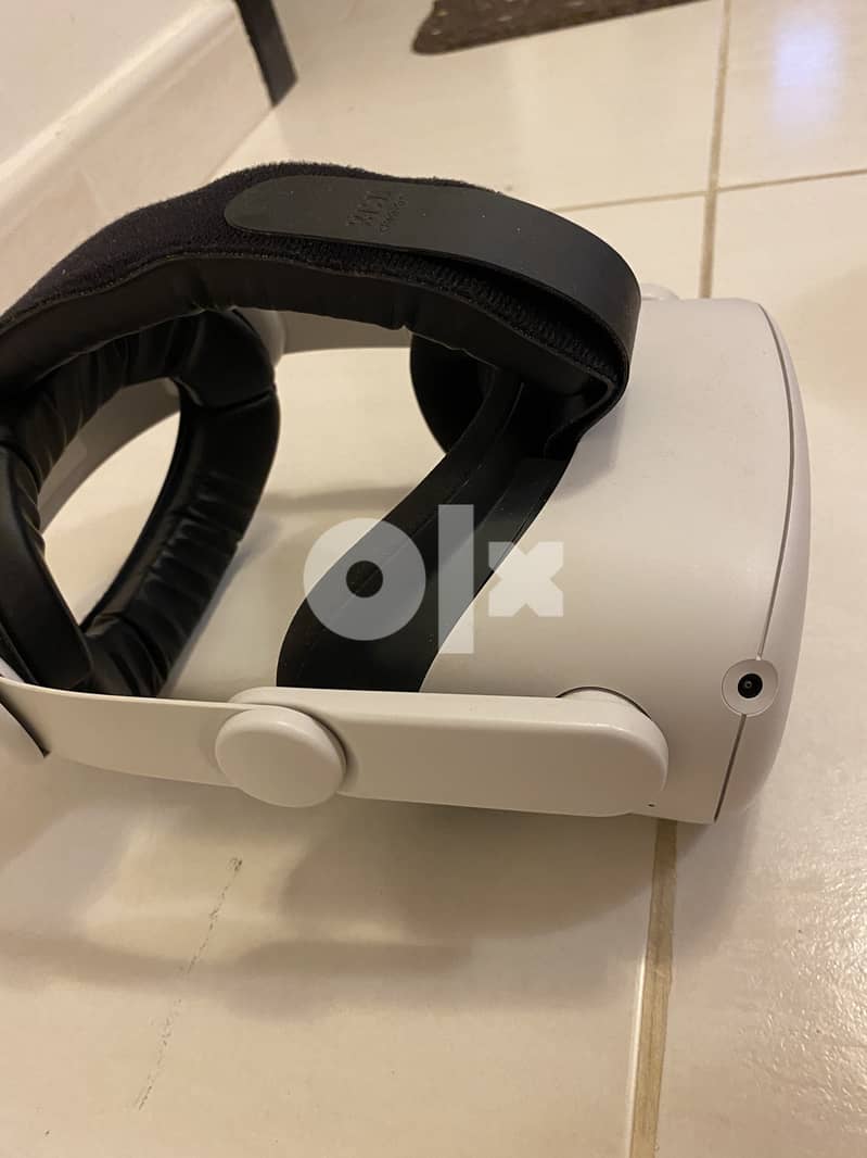 Oculest Quest 2 VR/Virtual reality headset 156gb + new headstrap + cab 2