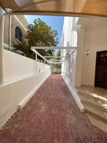 Lovely villa standalone at qurum 4 bedrooms for rent 5