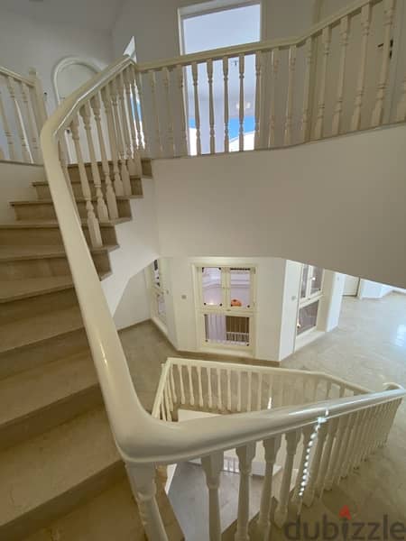 Lovely villa standalone at qurum 4 bedrooms for rent 18