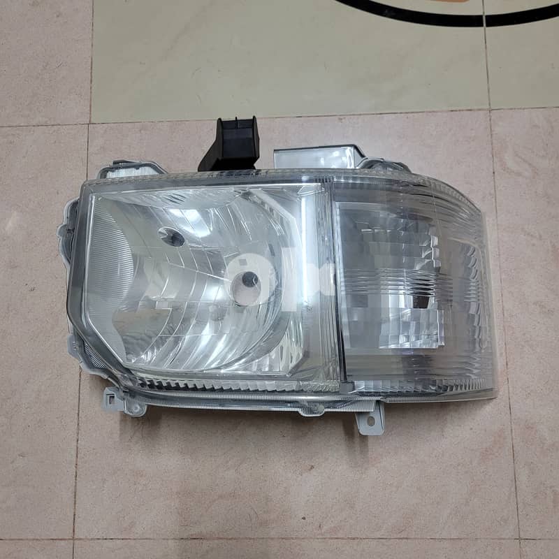 Original new Toyota Hiace Bus Head Light – 1 unit 0