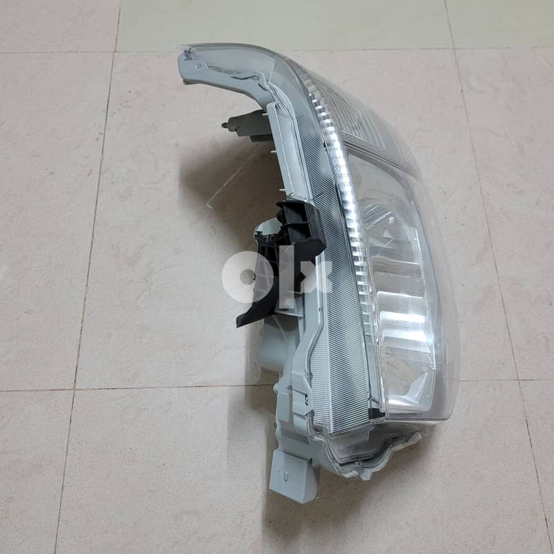 Original new Toyota Hiace Bus Head Light – 1 unit 1