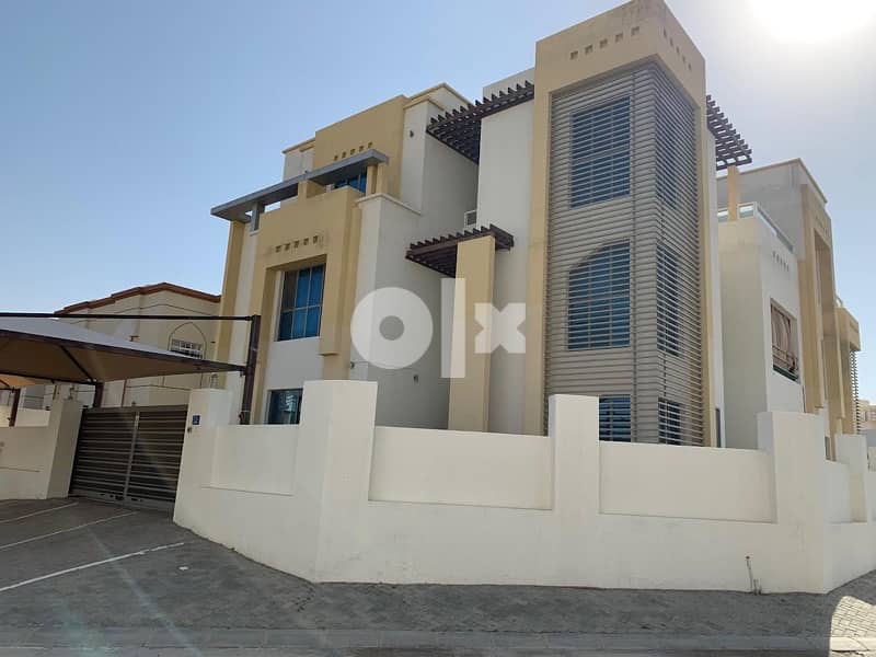 Spacious ground flat with private entrance and yard in Al Khoud 0