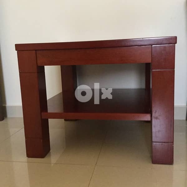 Well maintained hard wood coffee table 1