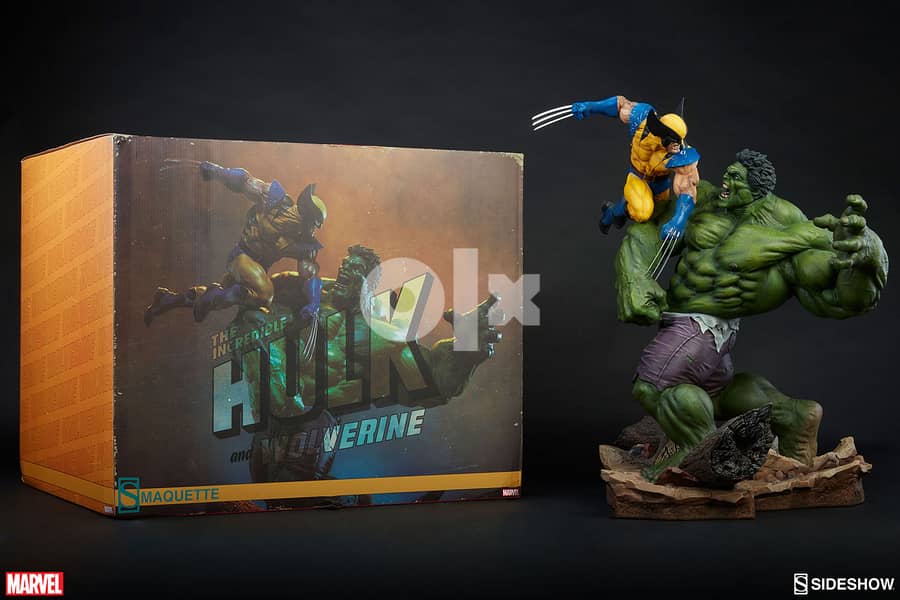 Hulk vs Wolverine Statue 3