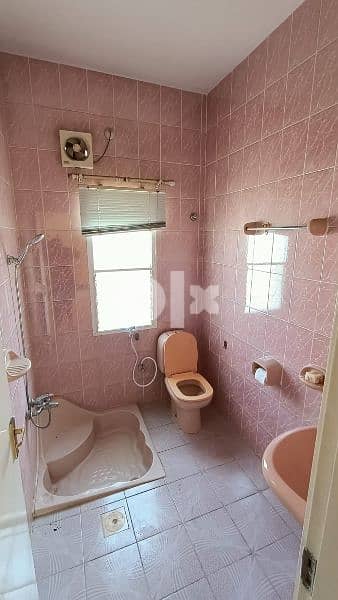 Room for rent in Alkhoudh for single working woman expatriate 3