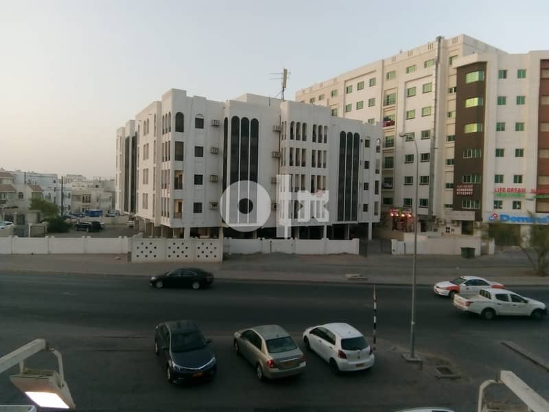 شقة 3 غرف واسعة بالخويرSpacious 3 bedroom apartment in Al Khuwair 1