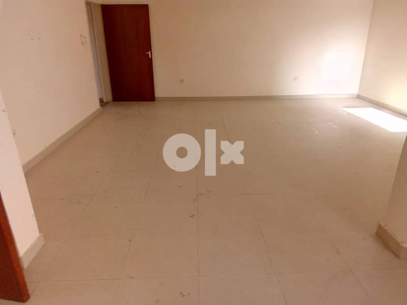 شقة 3 غرف واسعة بالخويرSpacious 3 bedroom apartment in Al Khuwair 3