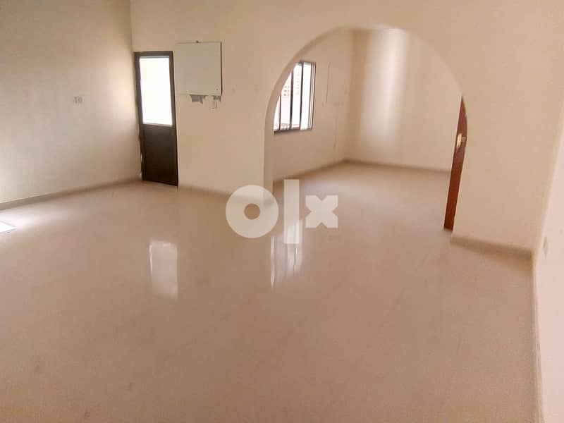 شقة 3 غرف واسعة بالخويرSpacious 3 bedroom apartment in Al Khuwair 6