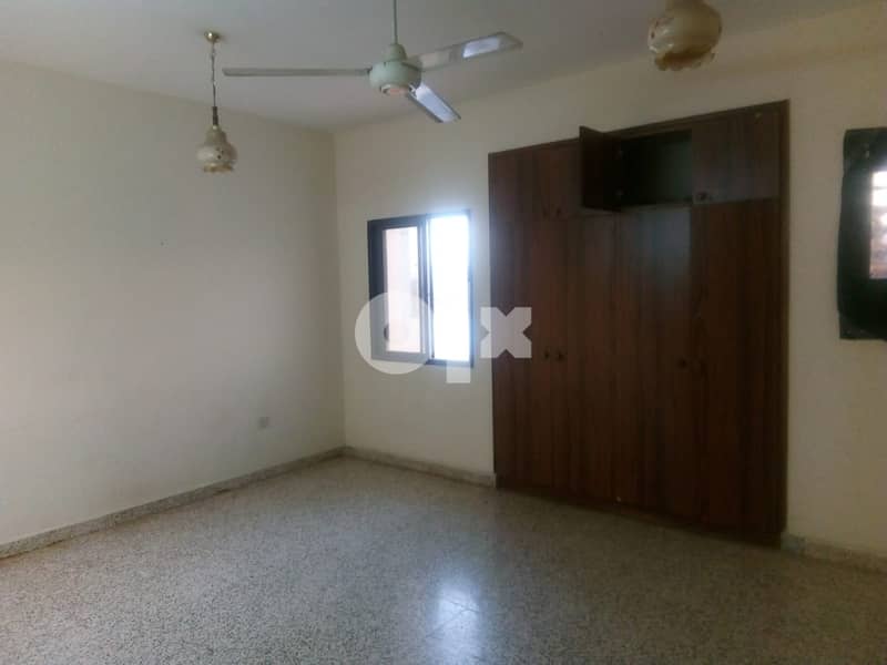 شقة 3 غرف واسعة بالخويرSpacious 3 bedroom apartment in Al Khuwair 11