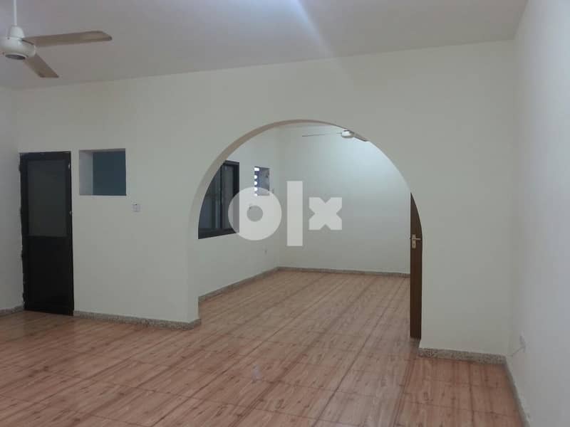 شقة 3 غرف واسعة بالخويرSpacious 3 bedroom apartment in Al Khuwair 12