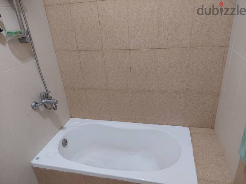 Room available  attched wash room,in back side alkhweir (jollibie) 3