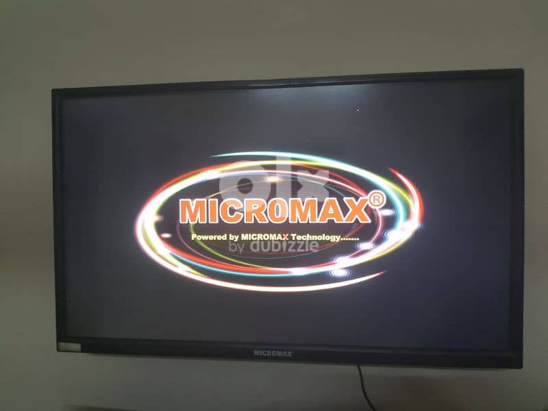 Lcd Neat and clean For Sale with Wall Stand 0