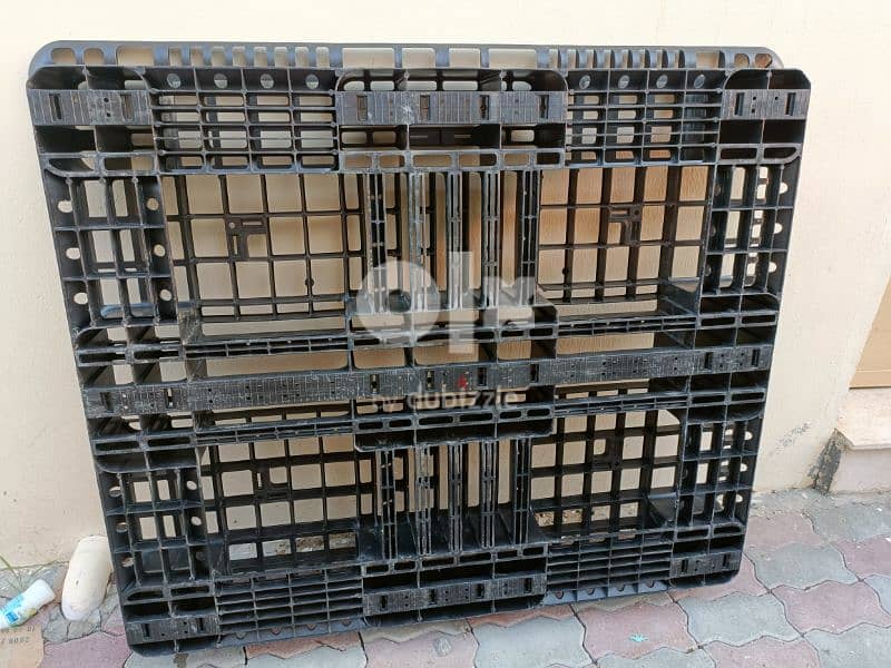 USED PLASTIC PALLETS FOR SALE 3