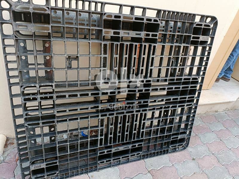 USED PLASTIC PALLETS FOR SALE 6