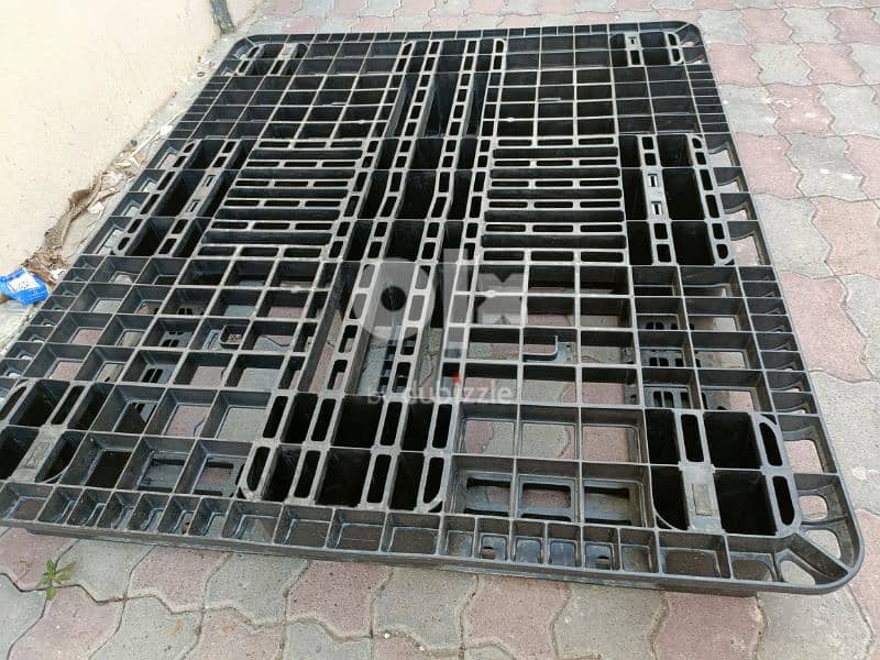 USED PLASTIC PALLETS FOR SALE 9