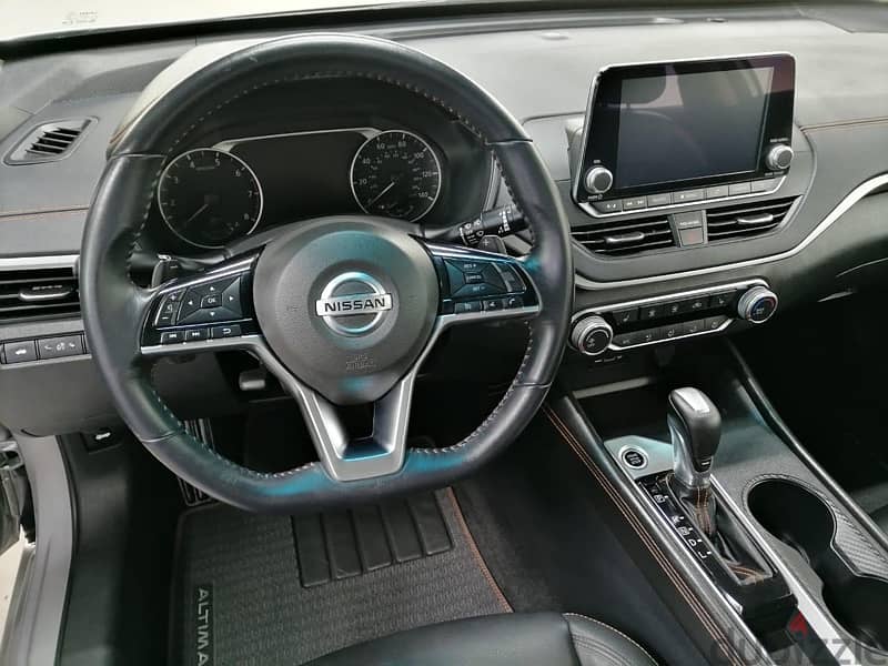 Nissan Altima Sr 2019 full option dialy and monthly rent 1