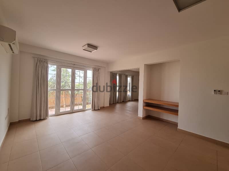 4 + 1 BR Handsome Villa in Dolphin Village 1