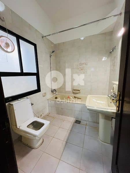 Villa type flat for rent in qurum area 4