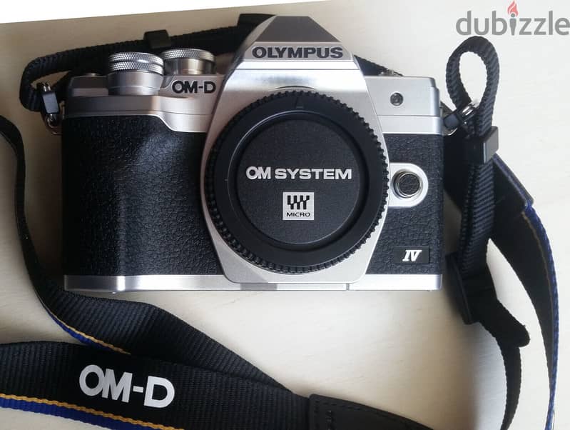 Olympus OM-D E-M10 Mark IV Silver Body Only 2