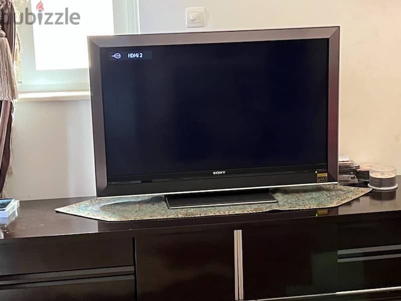 TV table in good condition from home center 2