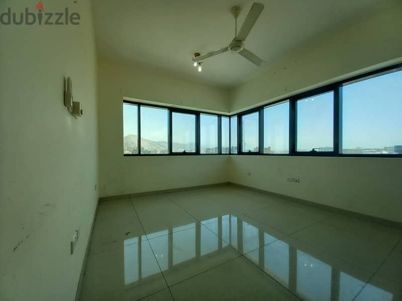 2 BR Excellent Flat with Rooftop Pool and Gym 2