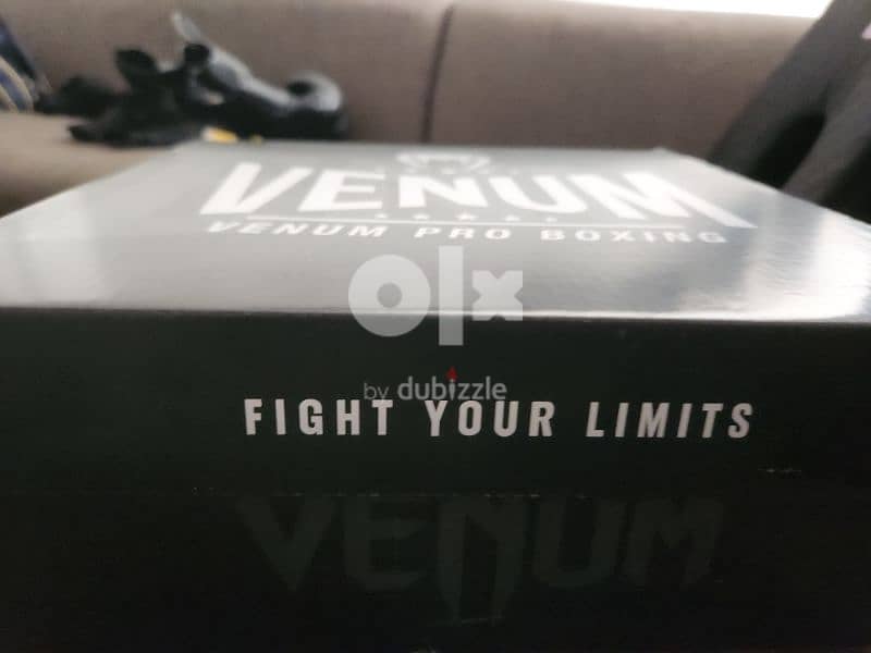 venum elite boxing shoes (barley used) 1