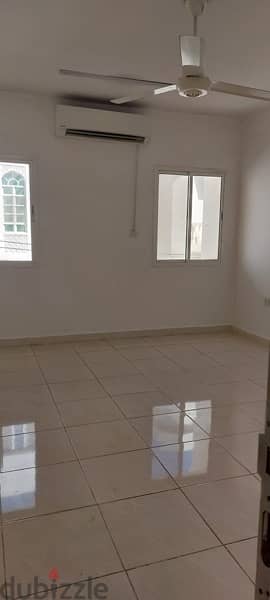 3 bedroom flat in Al Khuwair 33 5
