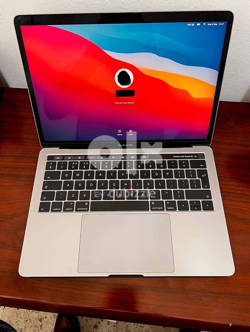 Apple Macbook Pro (13.3") with Touchpad 3