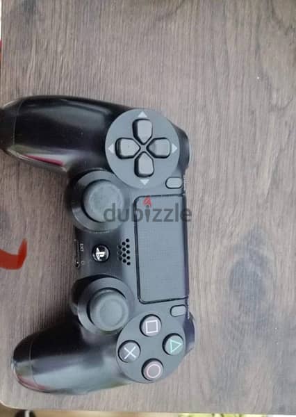 PS4 1TB with 2 controllers 1