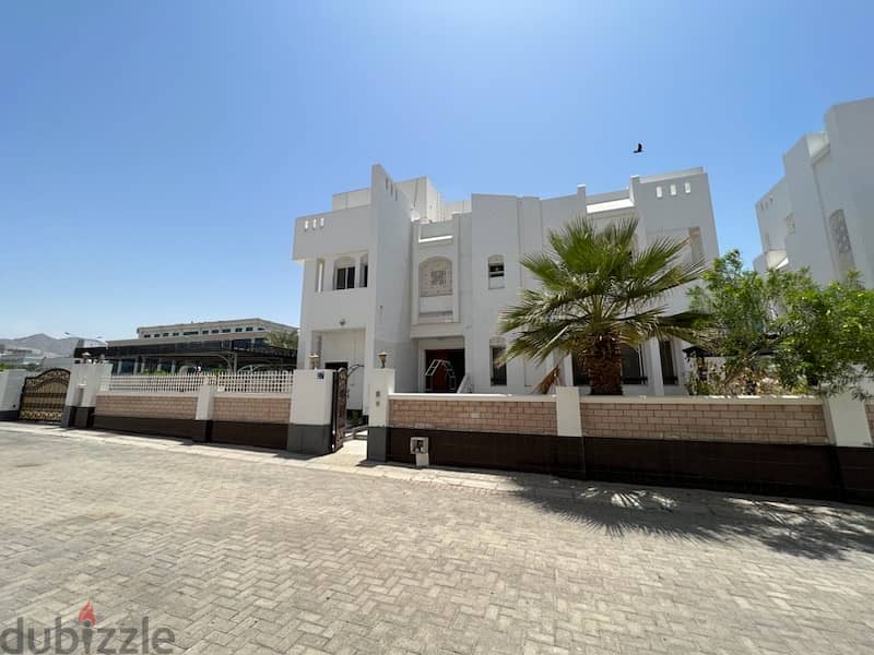 Highly recommended 4+1 Bhk twin villa  for rent at shatti qurum 0