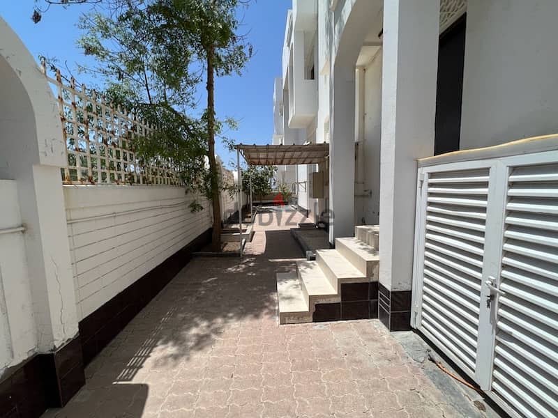 Highly recommended 4+1 Bhk twin villa  for rent at shatti qurum 3