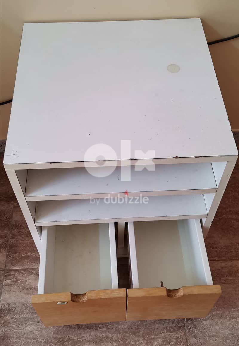 Small drawer table (wheel) 2