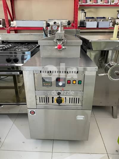 Deep pressure fryer