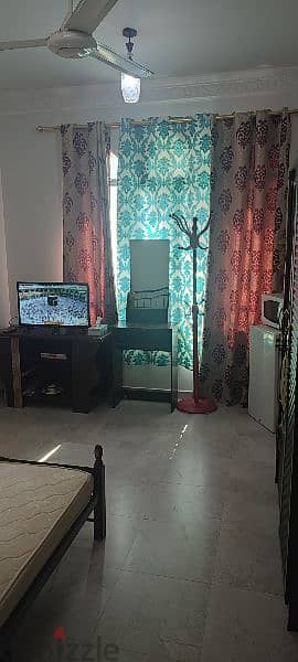 غرفة مفروشة للايجار في العذيبة   Furnitured Room fo in Al Aziba r 3