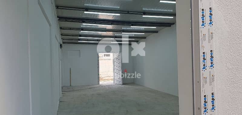 warehouse/godown for rent. 220m² area in ruwi centre 5