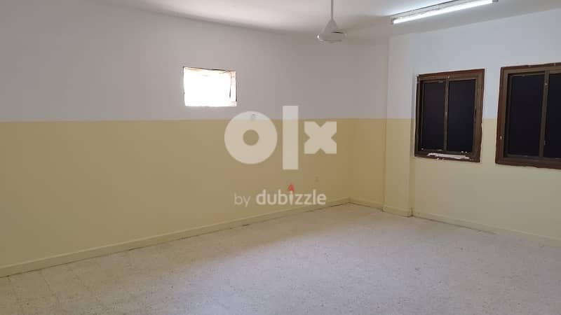 4bed room flat for rent in ruwi near badr alsama 1