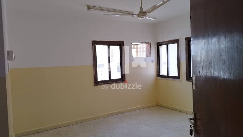 4bed room flat for rent in ruwi near badr alsama 3