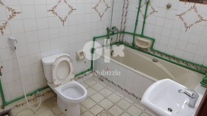 4bed room flat for rent in ruwi near badr alsama 5