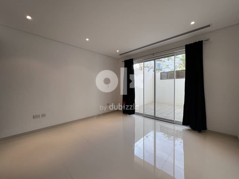 Large 1 Bedroom Apartment with Large Terrace for Sale in Al Mouj 6