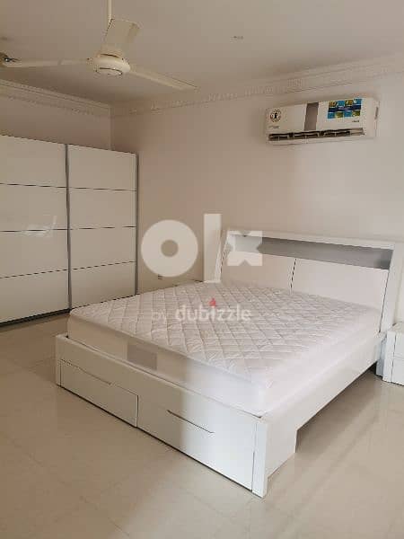 Spacious 2 bedrooms furnished flat 3