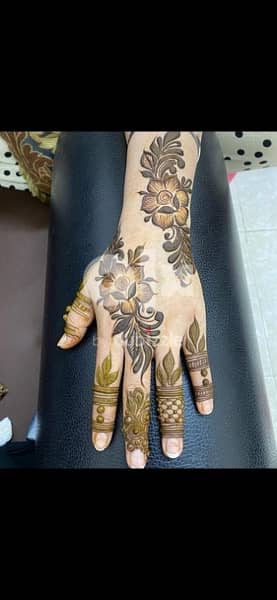 Henna / mehandi  artist 5