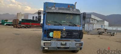 شاحنة مرسيدس موديل ٢٠٠٨ للبيع