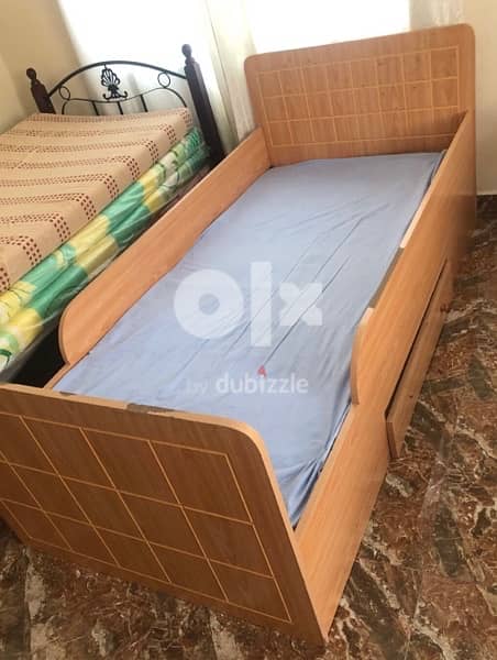 Used safety bed with matress 0