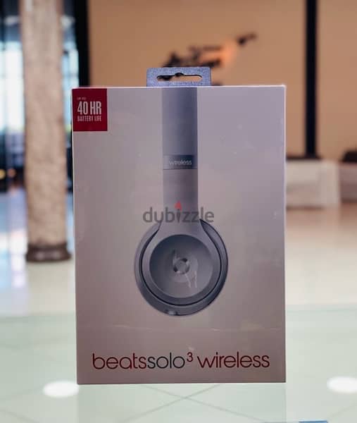 Beats Solo3 wireless sealed pack with Apple warranty one year 0